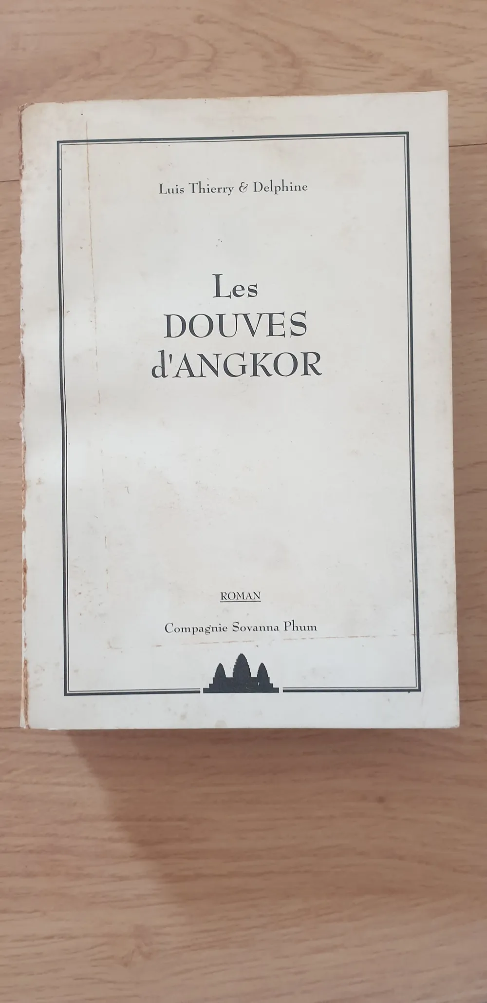 Couverture de Les douves d'Angkor